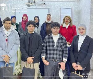 (Announcing the results of the political essay competition for students)
