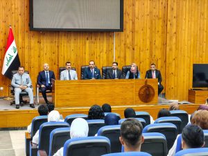 عميد العلوم السياسية يلتقي طلبة الدراسات العليا مع انطلاق العام الدراسي